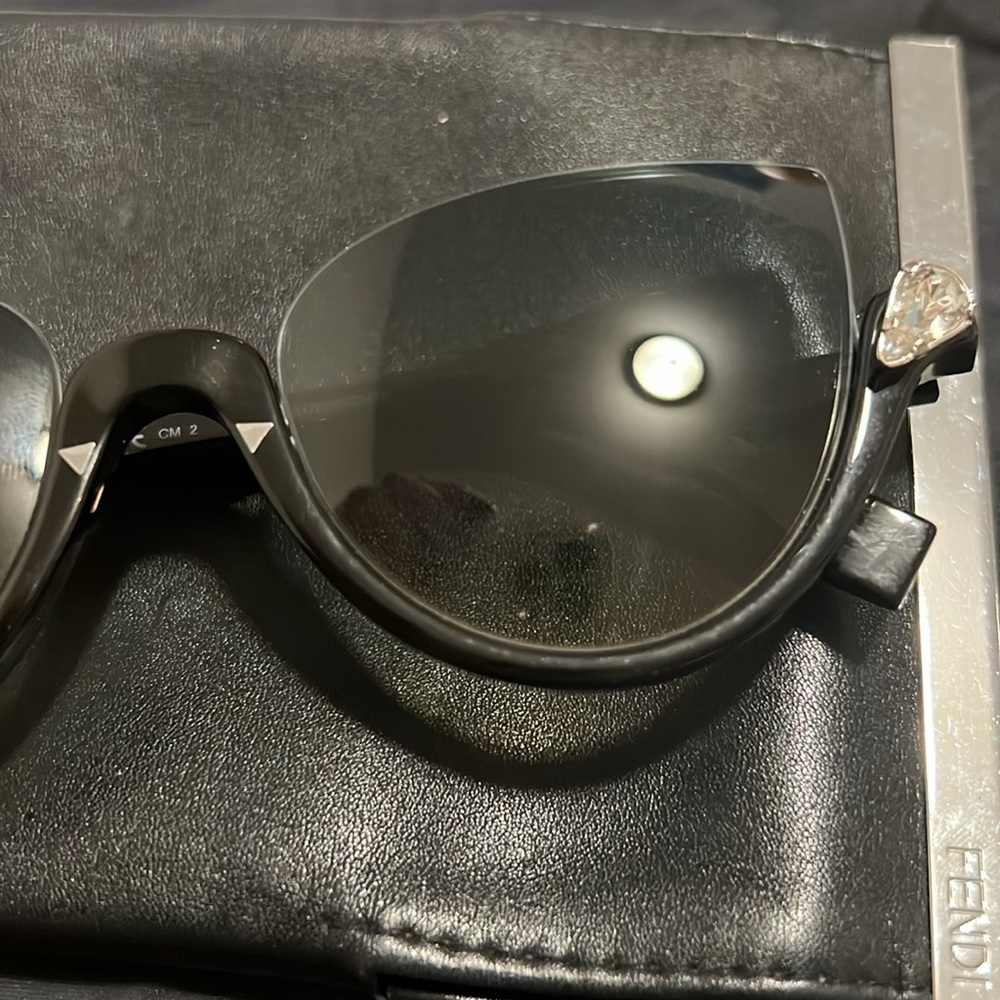 Worn Few Times Has A Small Scratch On One Of The … - image 3